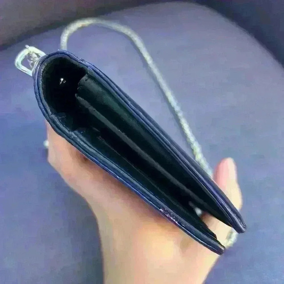 CHANEL Iridescent Camellia Makeup Palette CC Logo Patent Leather Bifold Wallet - Picture 8 of 9